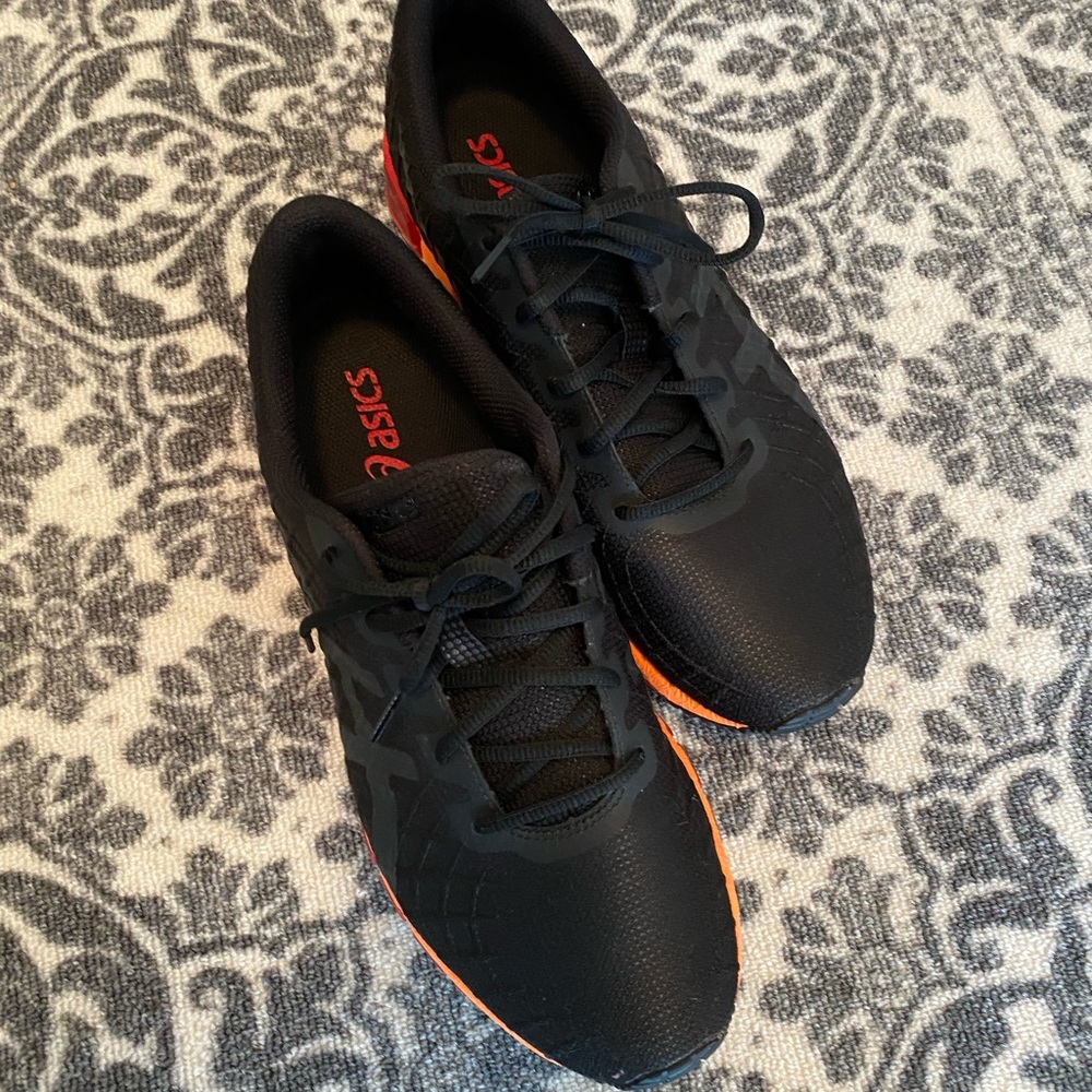Men’s Asics Running sneakers *LIKE NEW*